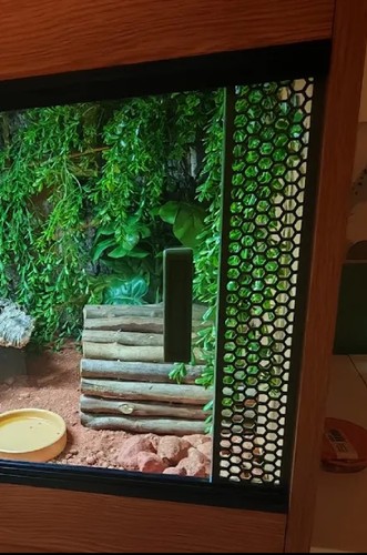 Vivarium vent door - |,